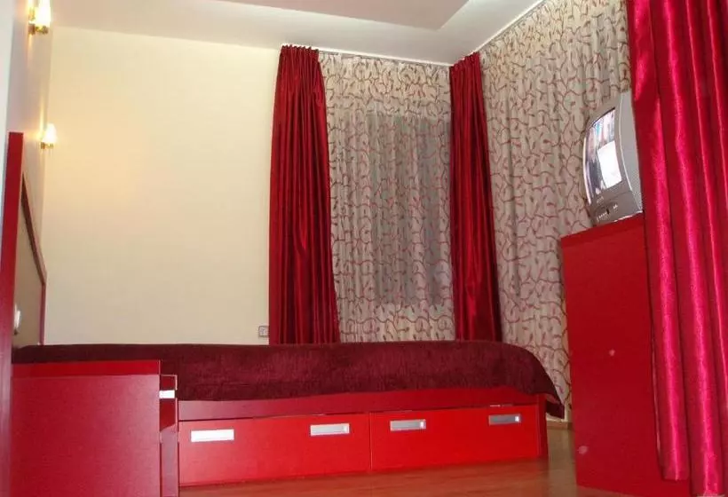 پانسیون Mania Guest House