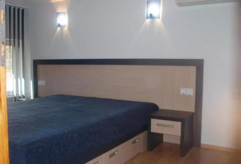 پانسیون Mania Guest House