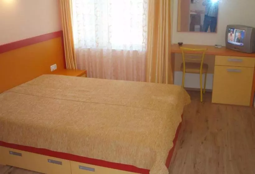 پانسیون Mania Guest House
