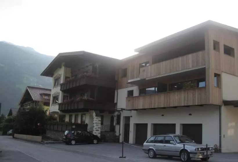 ペンション Gästehaus Braunegger