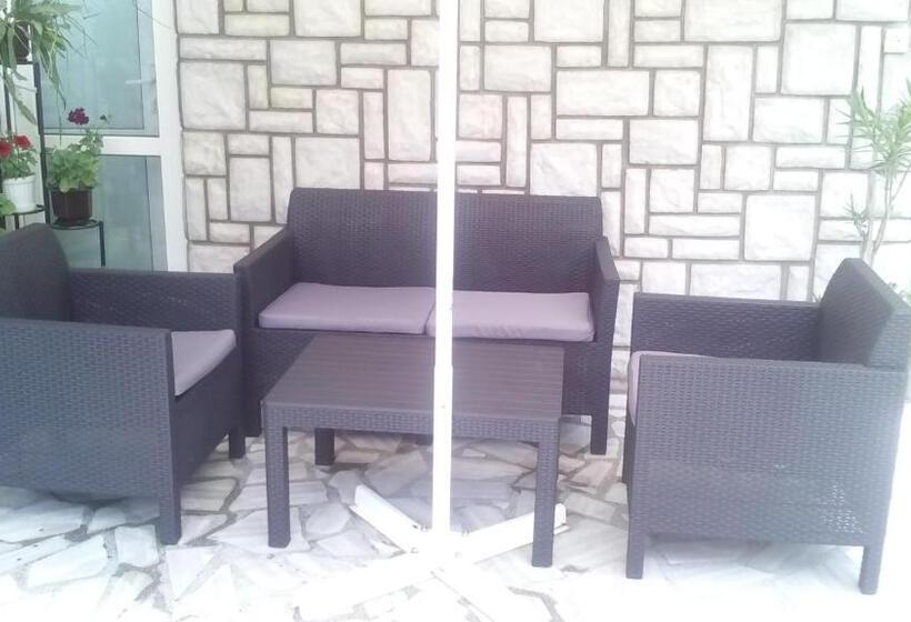 פנסיון Mania Guest House