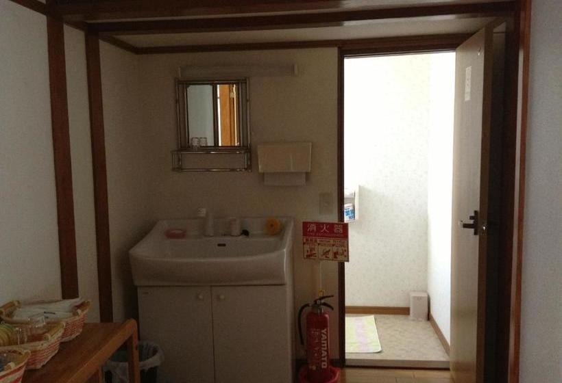 بنسيون Wataya Inn