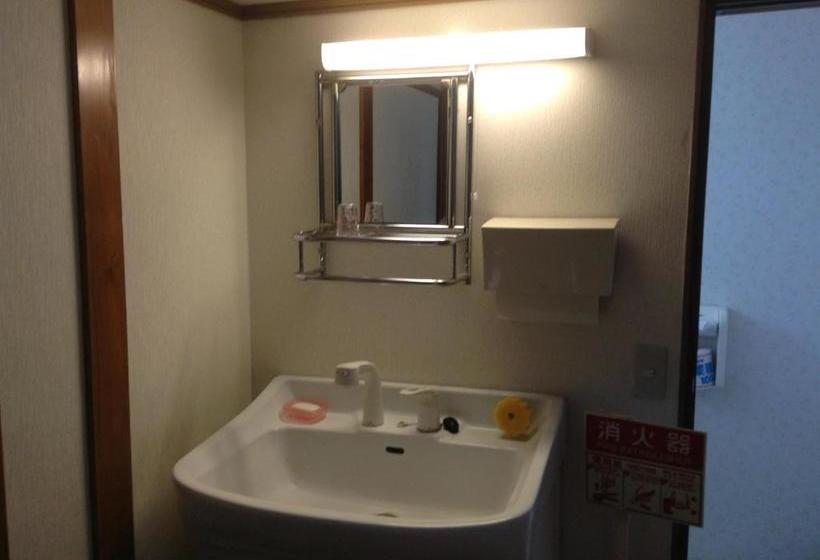 بنسيون Wataya Inn