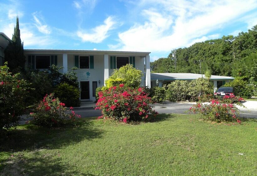 Hostel Rock Reef Resort