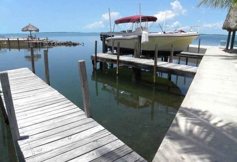 Hostel Rock Reef Resort