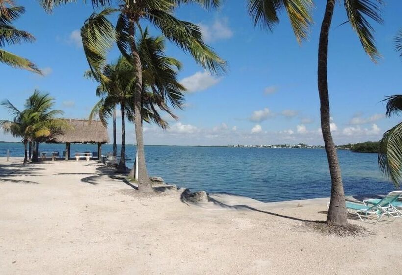 Hostel Rock Reef Resort