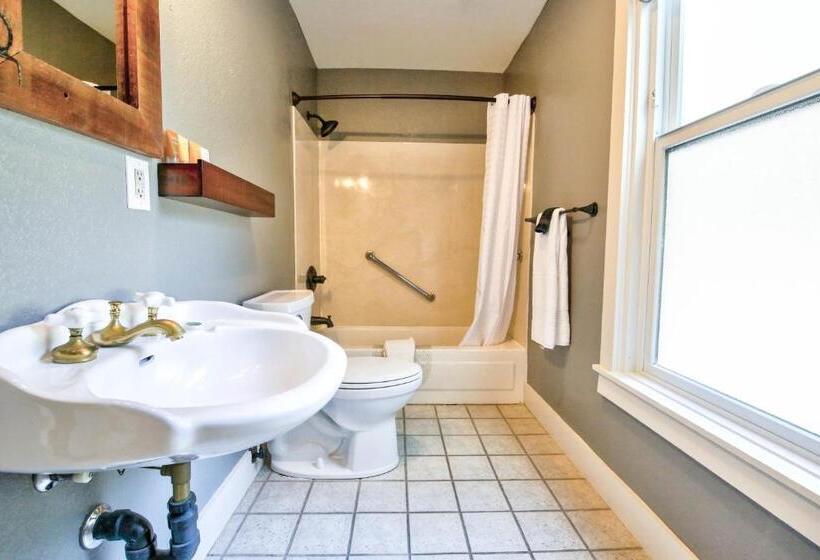 Общежитие The Groveland