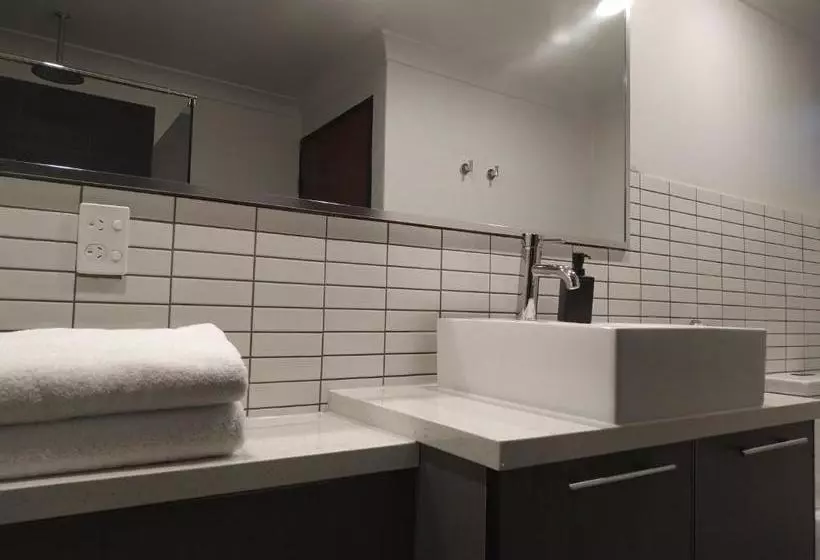 Glenelg Gateway Apartments