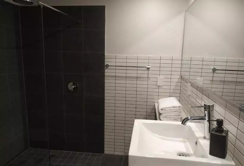 Glenelg Gateway Apartments