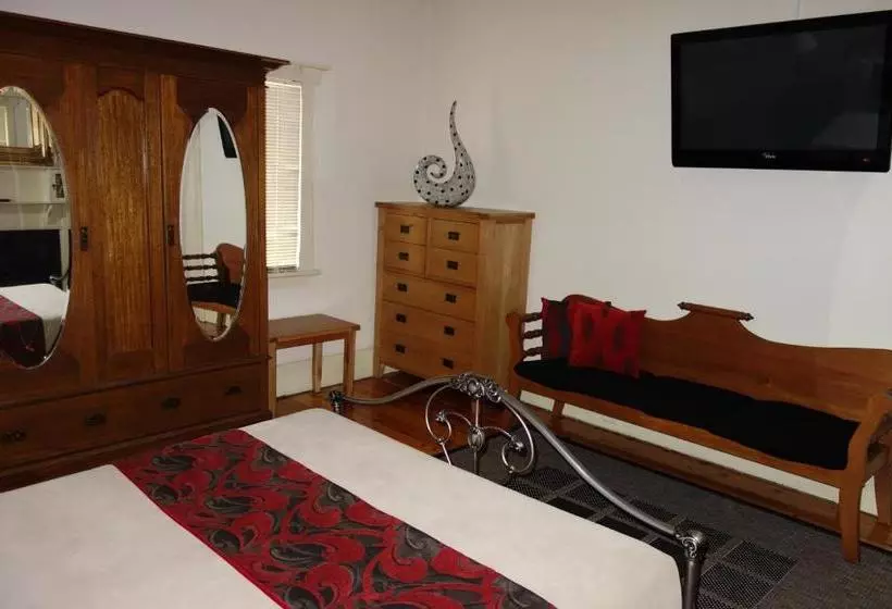 Glenelg Gateway Apartments