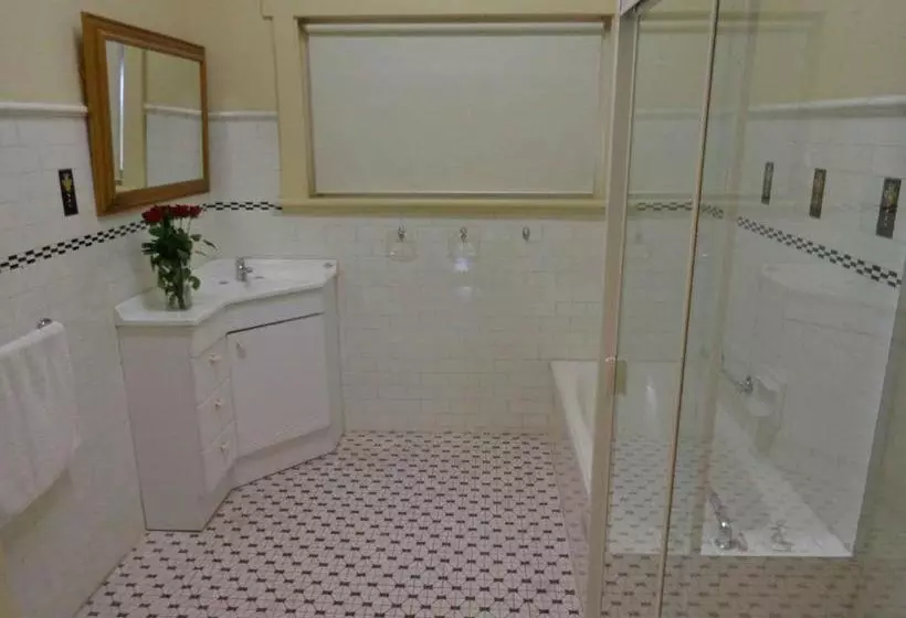 Glenelg Gateway Apartments