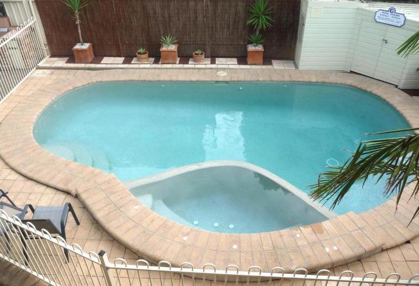 Mollymook Surfbeach Motel & Apartments