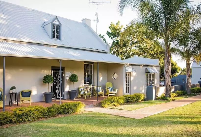 Majatalo Elianthe Guesthouse