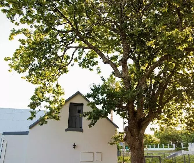 Majatalo Elianthe Guesthouse