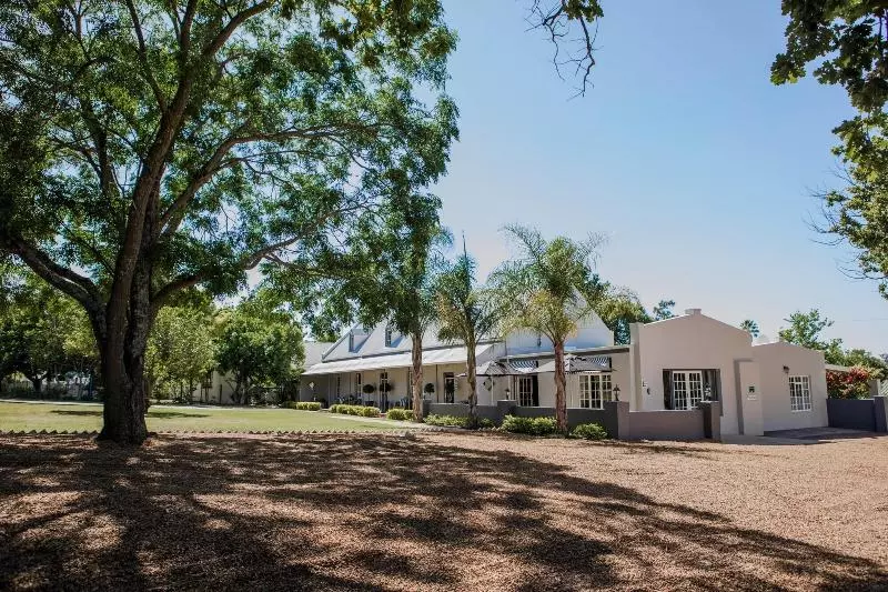 Majatalo Elianthe Guesthouse