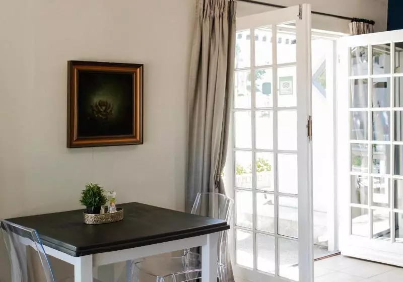 Majatalo Elianthe Guesthouse