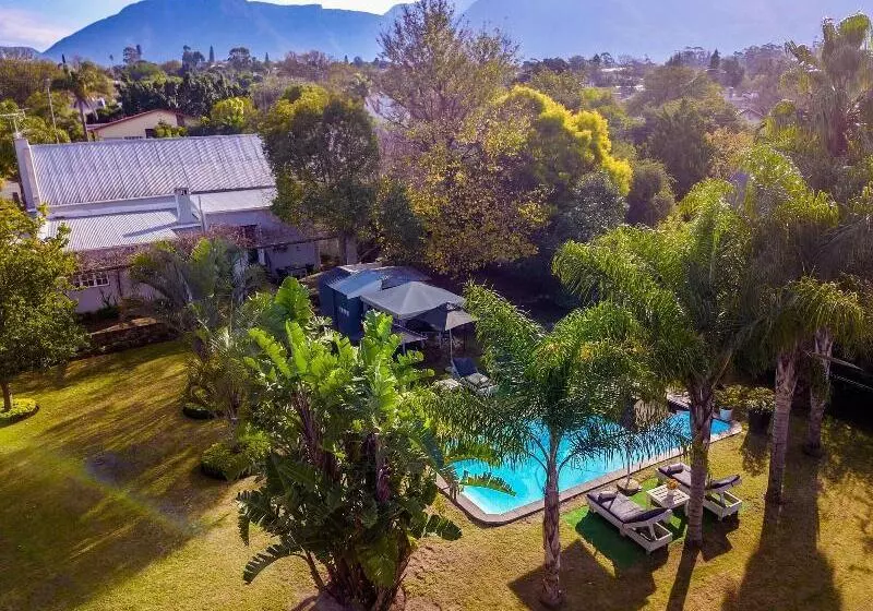 Majatalo Elianthe Guesthouse