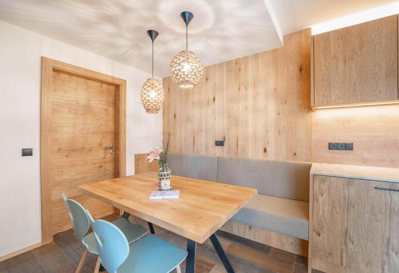 بنسيون Löckerwirt