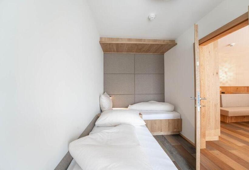 بنسيون Löckerwirt