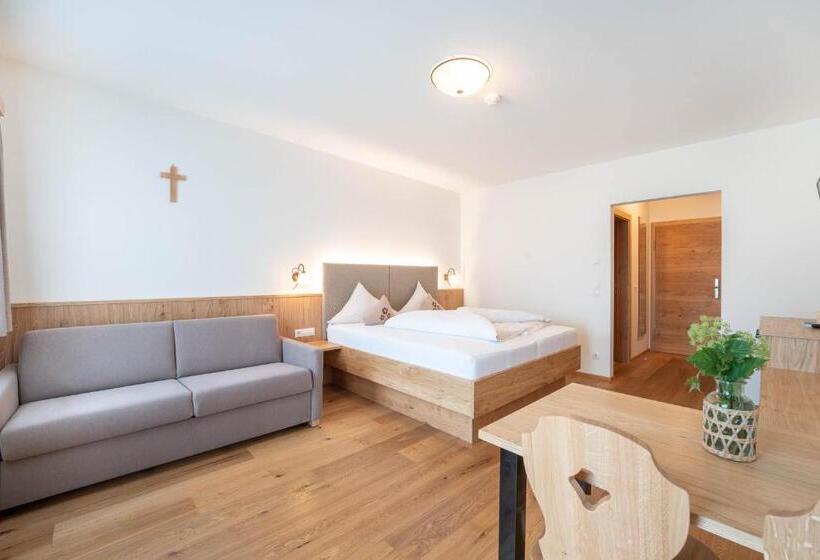 بنسيون Löckerwirt