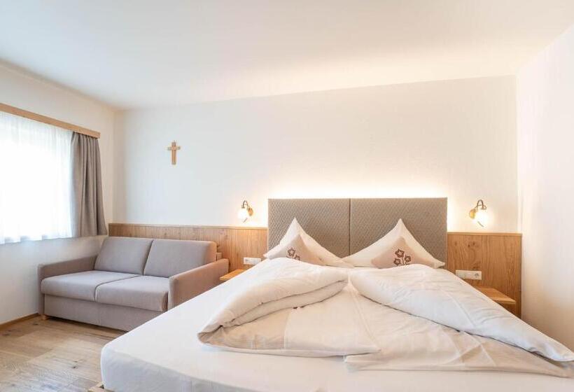 بنسيون Löckerwirt