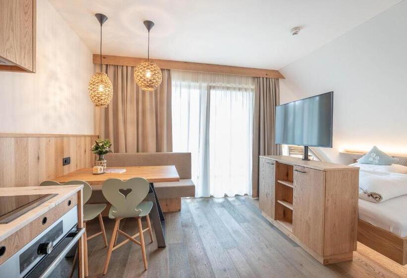 بنسيون Löckerwirt