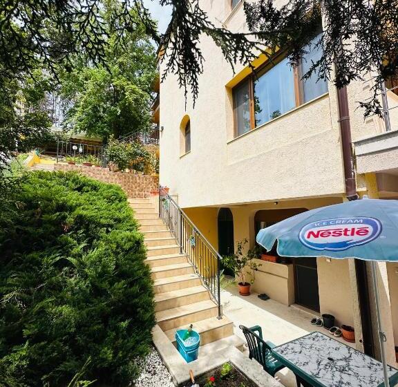 پانسیون Villa Mari Guest Rooms