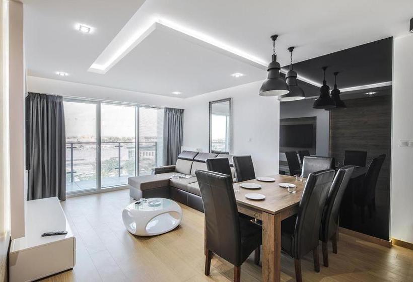 בית מלון כפרי Poznan Apartments Towarowa