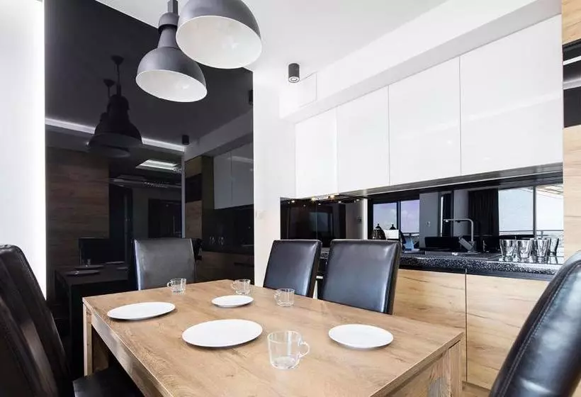 ホテル Poznan Apartments Towarowa