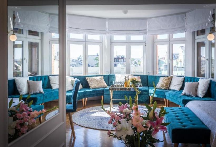 Отель Fragola Apartments Old Town