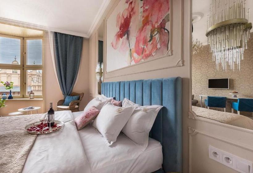 Отель Fragola Apartments Old Town