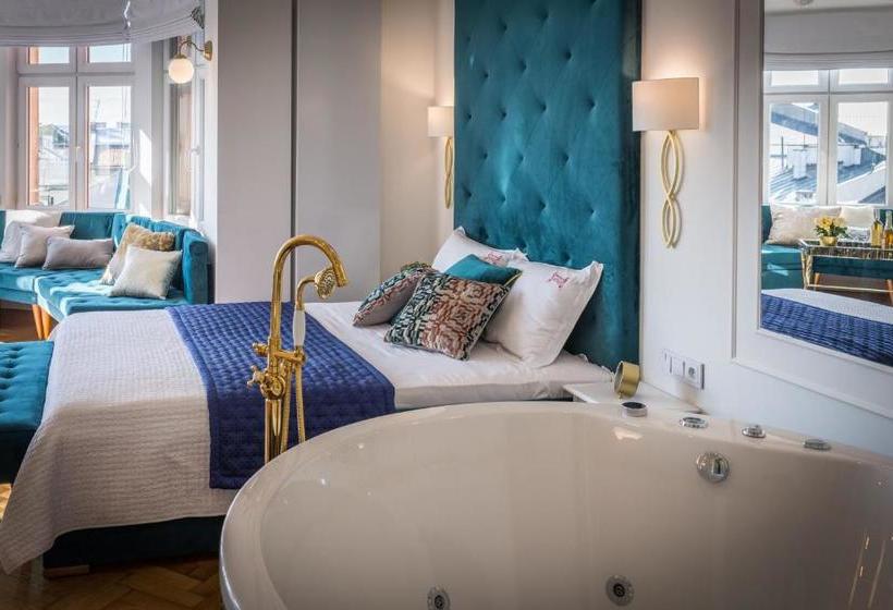 Отель Fragola Apartments Old Town