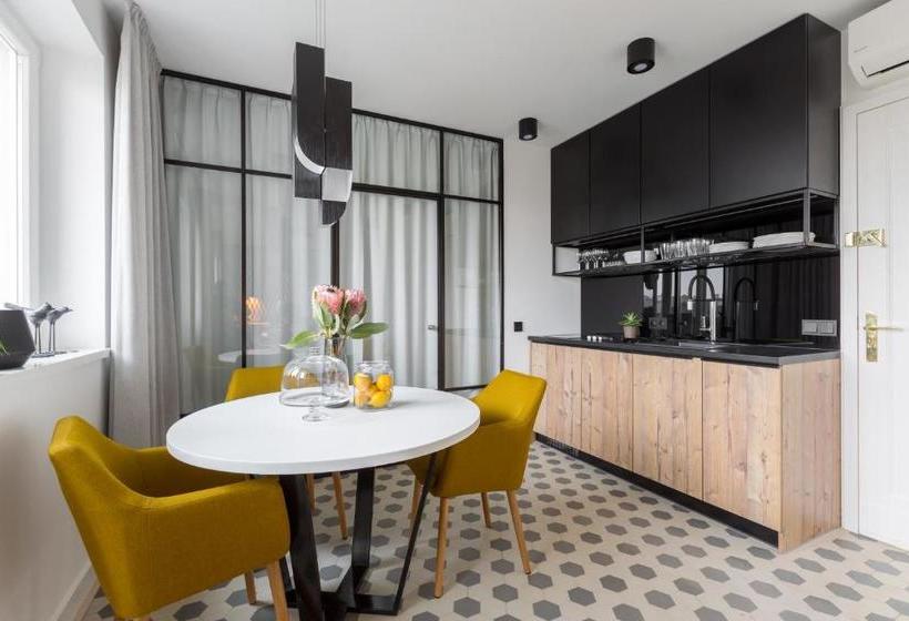 Отель Fragola Apartments Old Town