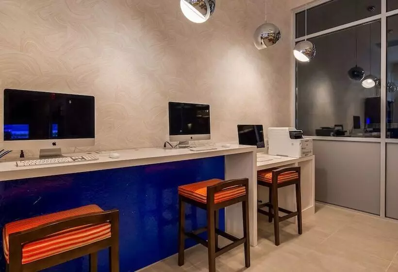 ホテル Glō Best Western Brooklyn Nyc