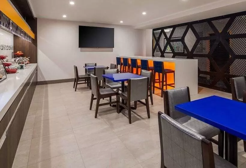 ホテル Glō Best Western Brooklyn Nyc