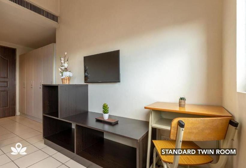 בית מלון כפרי Golden Panda Dormtel By Zen Rooms