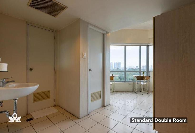 בית מלון כפרי Golden Panda Dormtel By Zen Rooms