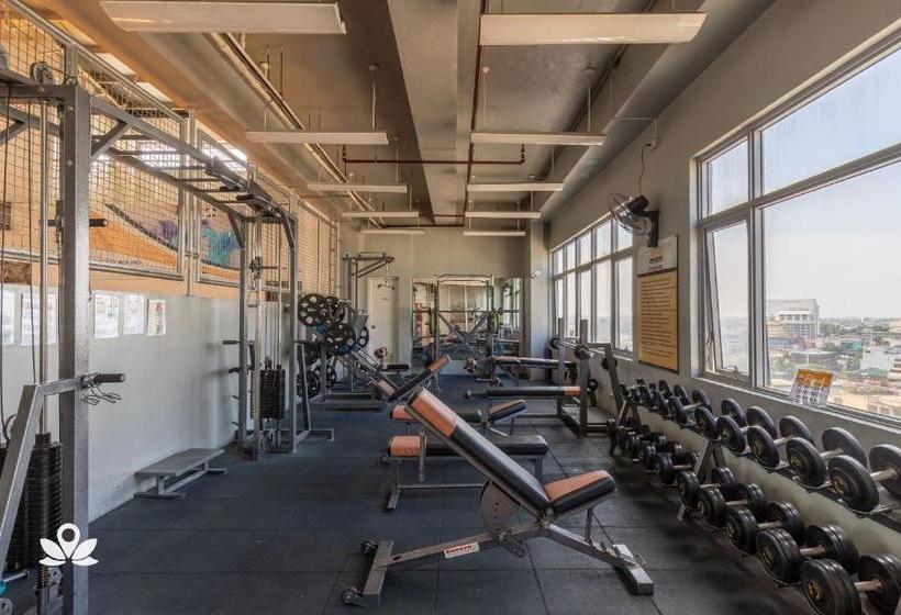 בית מלון כפרי Golden Panda Dormtel By Zen Rooms