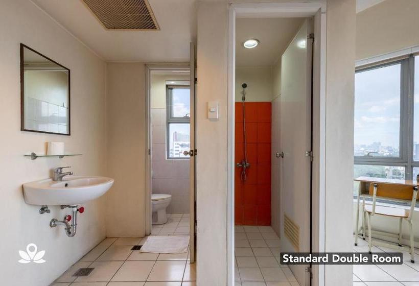 בית מלון כפרי Golden Panda Dormtel By Zen Rooms