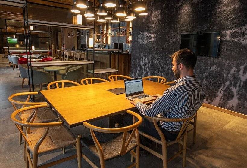 فندق Hampton By Hilton Bariloche