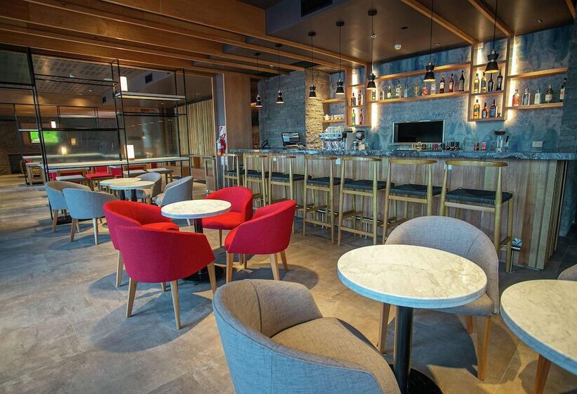 فندق Hampton By Hilton Bariloche
