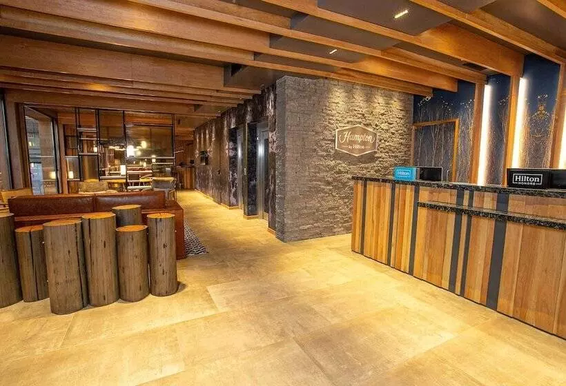 Hotel Hampton By Hilton Bariloche
