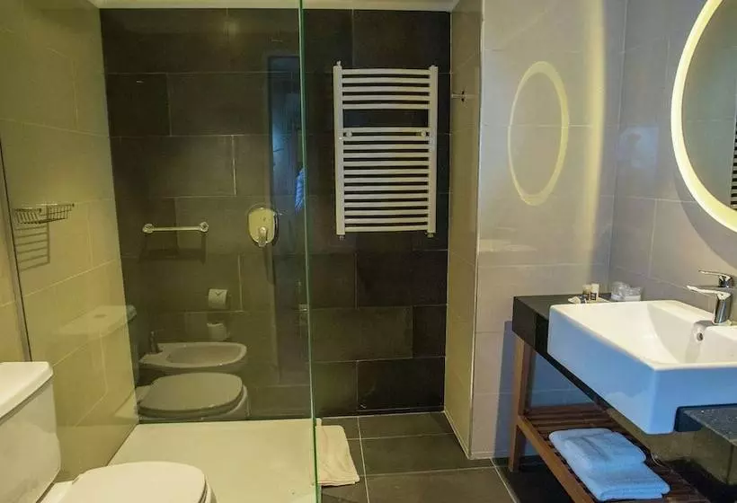 Hotel Hampton By Hilton Bariloche