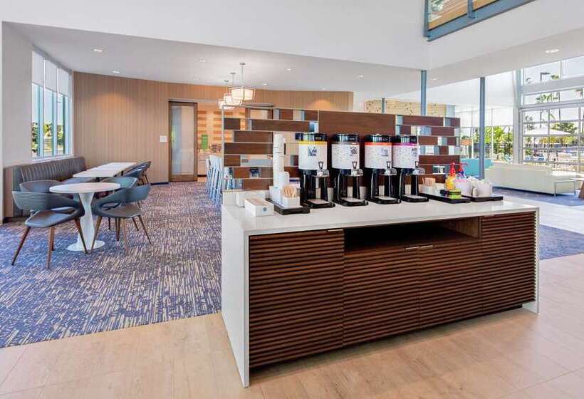 هتل hampton Inn & Suites San Diego Airport Liberty Station