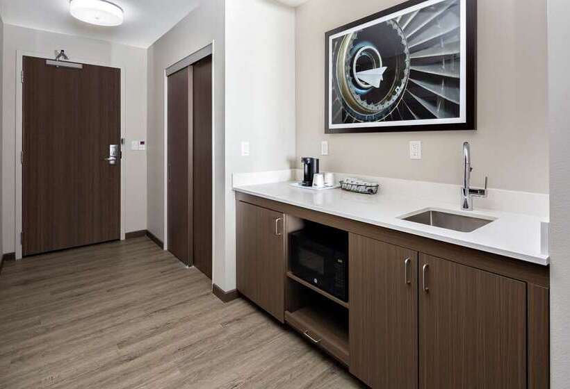 هتل hampton Inn & Suites San Diego Airport Liberty Station