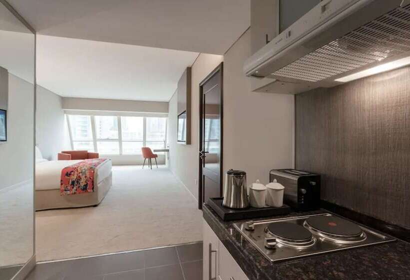 Leva Hotel And Suites, Opposite Downtown