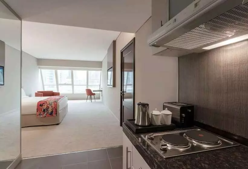 Leva Hotel And Suites, Opposite Downtown