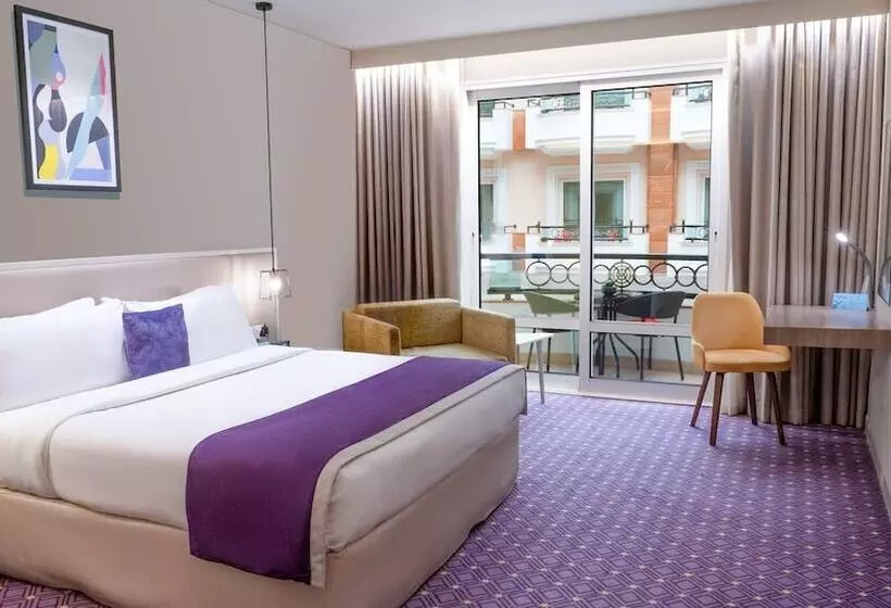Leva Hotel And Suites, Opposite Downtown