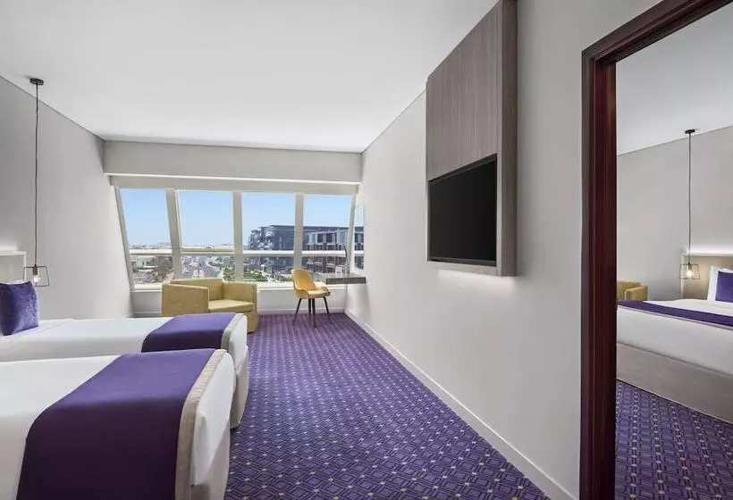 Leva Hotel And Suites, Opposite Downtown
