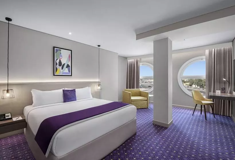 Leva Hotel And Suites, Opposite Downtown